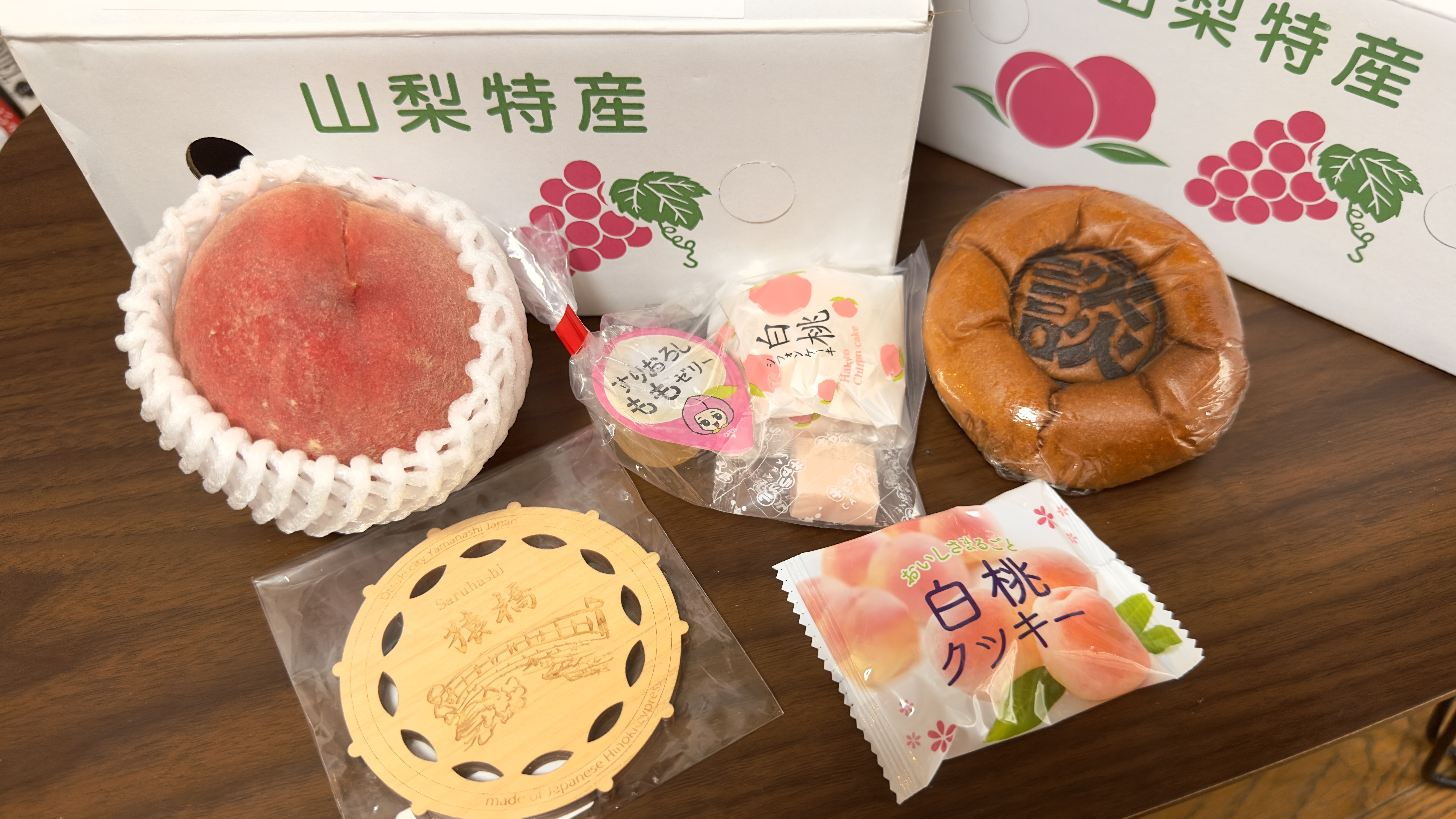 山梨で桃狩り40分食べ放題＆桃２箱お持ち帰り