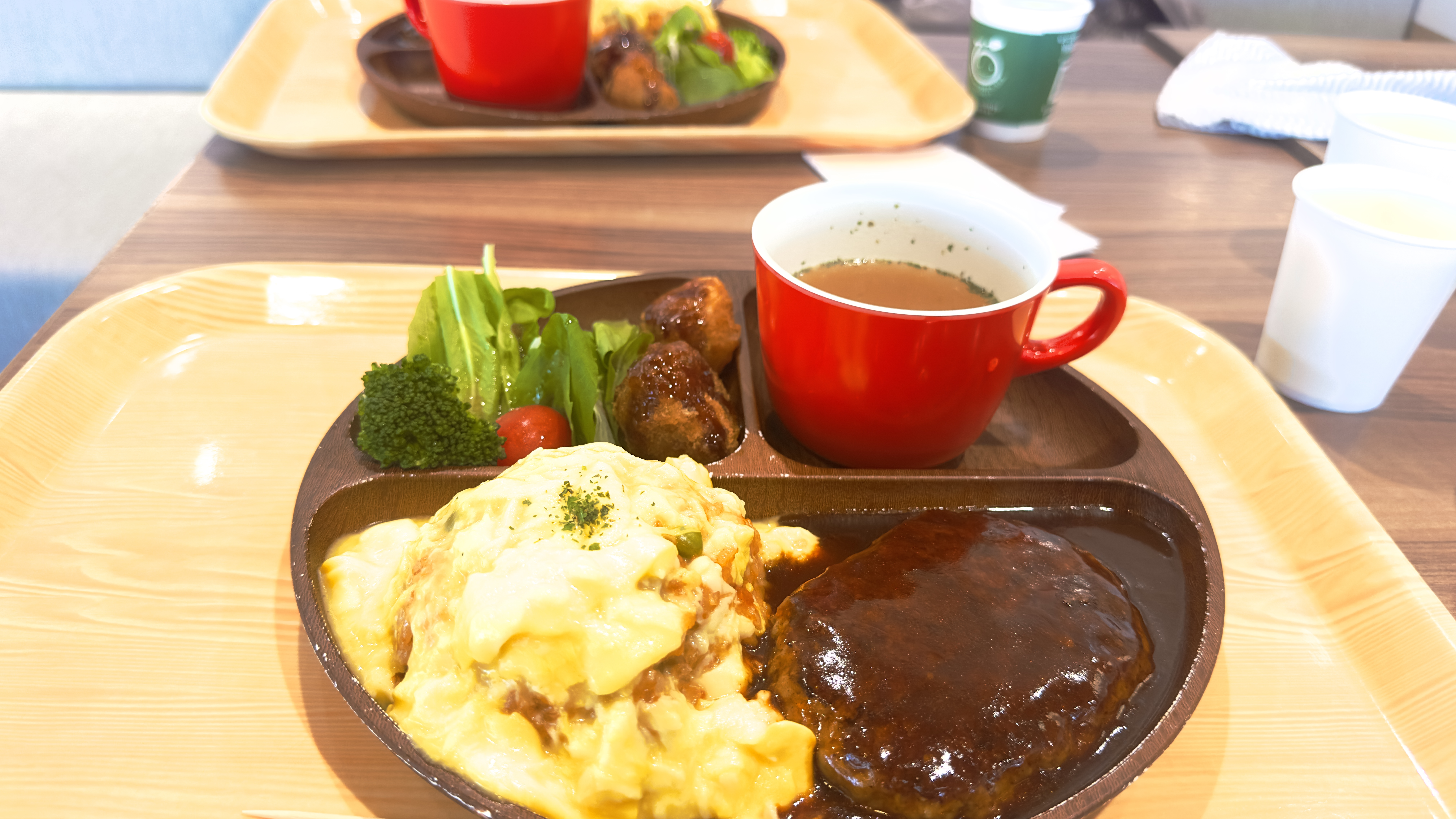 佐野SAで昼ご飯、オムライスハンバーグプレート