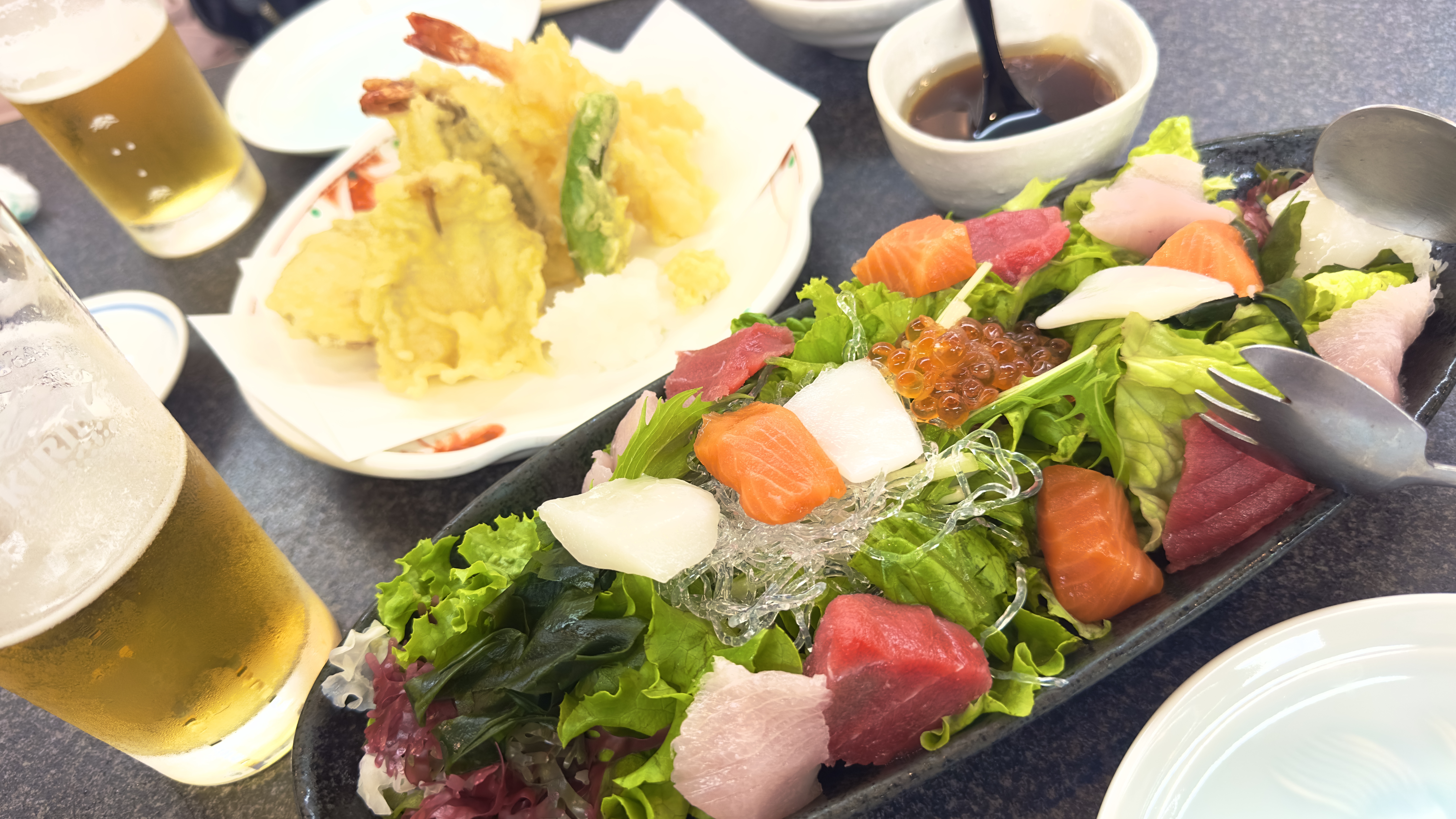 すしざんまい赤羽 ざんまいサラダ 天ぷら盛り合わせ