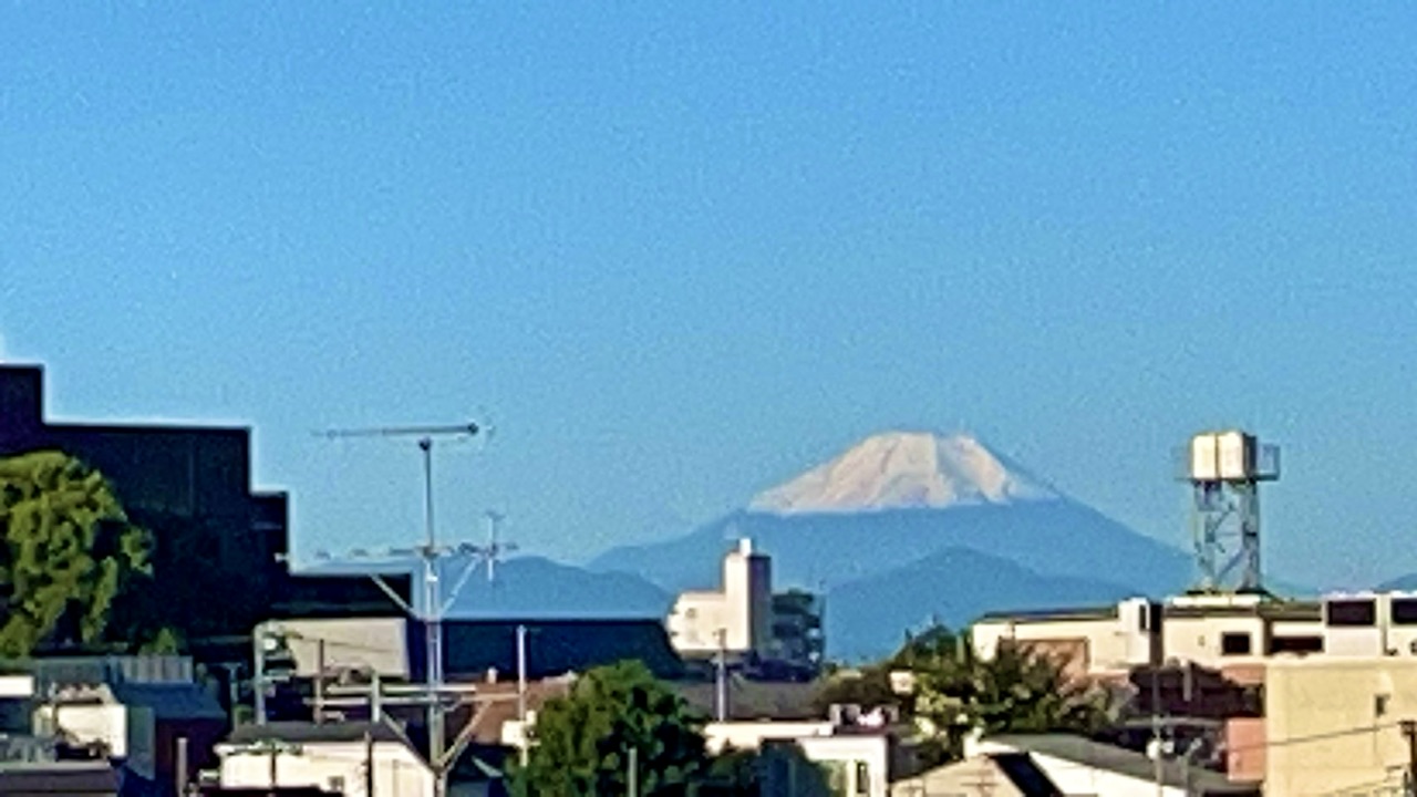 富士山の雪がORDENESギター・ウクレレ・歌の教室