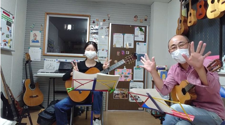 東京都板橋区のギター教室・ウクレレ教室　学生の生徒さんと二重奏で「トゥ・ラヴ・ユー・モア」